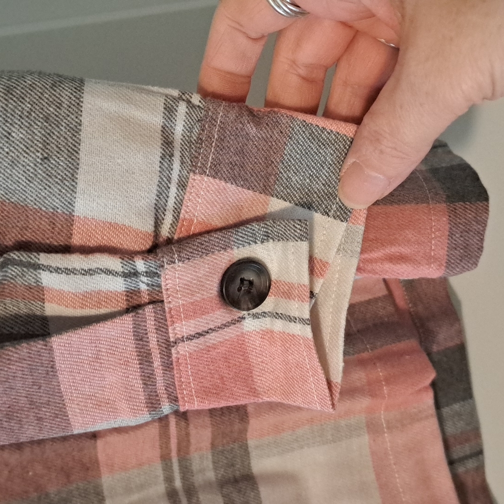 π₯New pink button up plaid shirt - Picture 7 of 8